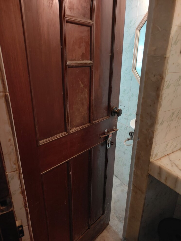 Room, bandra west 1 RK 250 Sq.Ft. Apartment In Bandra West Mumbai 8756371