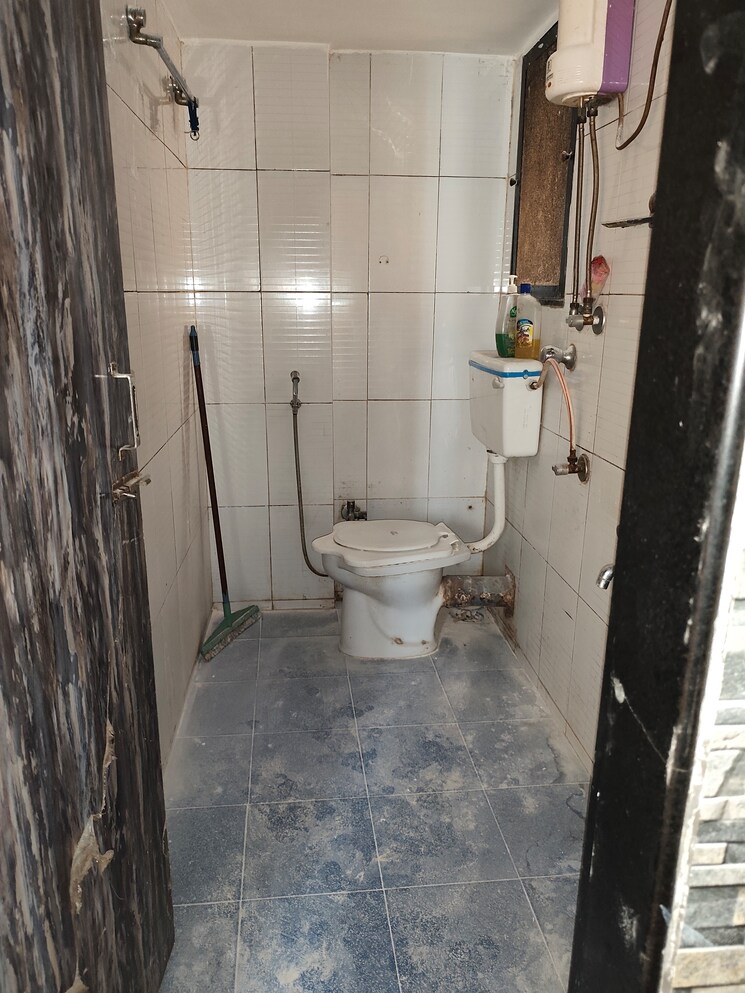 Bathroom, veena-saraswati-complex 1 Bedroom 625 Sq.Ft. Apartment In Vasai East Palghar 8757025