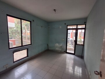 Room in 2 BHK Apartment at Genexx Valley, Diamond Harbour Road – for Rent