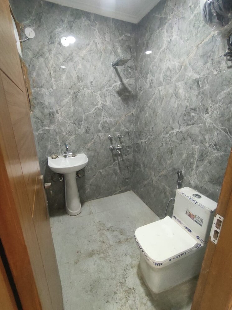 Bathroom, saket-court-residential-complex 1 RK 350 Sq.Ft. Apartment In Pushp Vihar Delhi 8756564