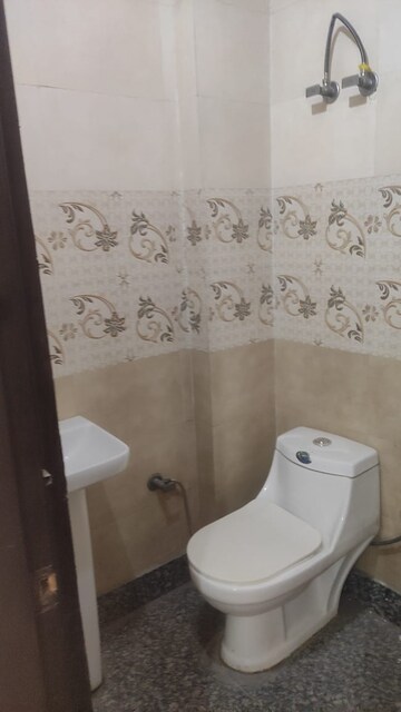 Bathroom in 3 BHK Apartment at Lodha Sterling, Kolshet Road – for Rent