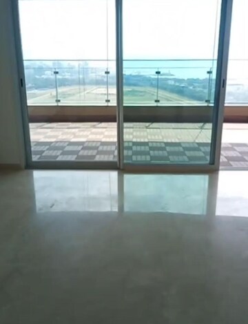 Room in 4 BHK Apartment at Lokhandwala Minerva Mahalaxmi, Mahalaxmi – for Sale