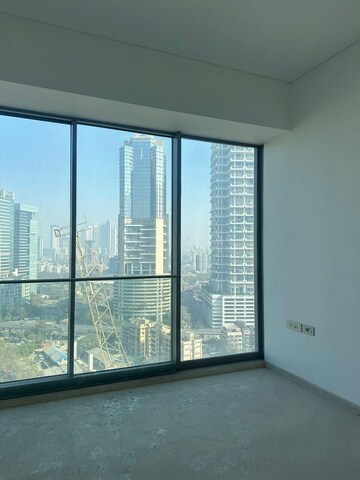 Room in 4 BHK Apartment at Lokhandwala Minerva Mahalaxmi, Mahalaxmi – for Sale