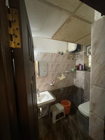 Bathroom in 2 BHK Apartment at Meridian Dreamz, Richmond Town – for Rent