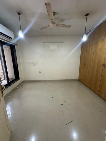 Room in 4 BHK Apartment at Suchidham Complex, Goregaon East – for Rent