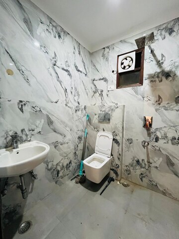 Bathroom in 1 BHK Apartment at Saket – for Rent