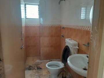 Bathroom in 3 BHK Apartment at Genexx Valley, Diamond Harbour Road – for Rent