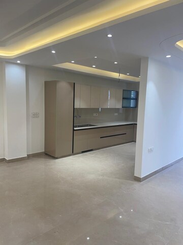 Room in 3 BHK Builder Floor at Sector 57 – for Rent