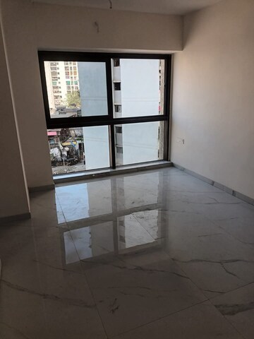 Room in 2 BHK Apartment at Level The Residences, Andheri West – for Rent