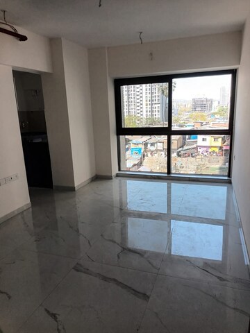 Room in 2 BHK Apartment at Level The Residences, Andheri West – for Rent