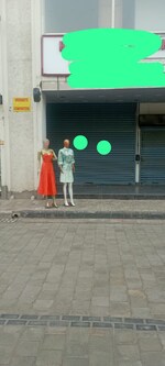 900 Sq.Yd. Showroom in Showroom