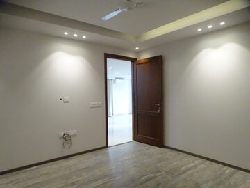 Room in 4 BHK Builder Floor at Defence Colony – for Rent