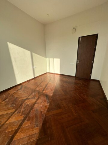 Room in 3.5 BHK Apartment at Omkar Alta Monte, Malad East – for Rent