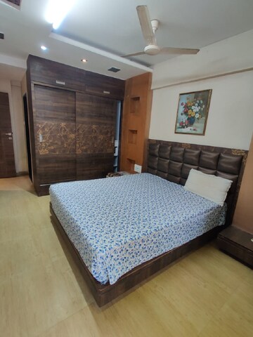 Bedroom in 2 BHK Apartment at Bandra West – for Rent
