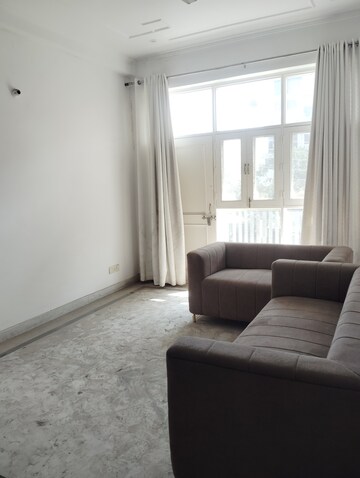 Living Room in 3 BHK Independent House at Sector 48 – for Rent