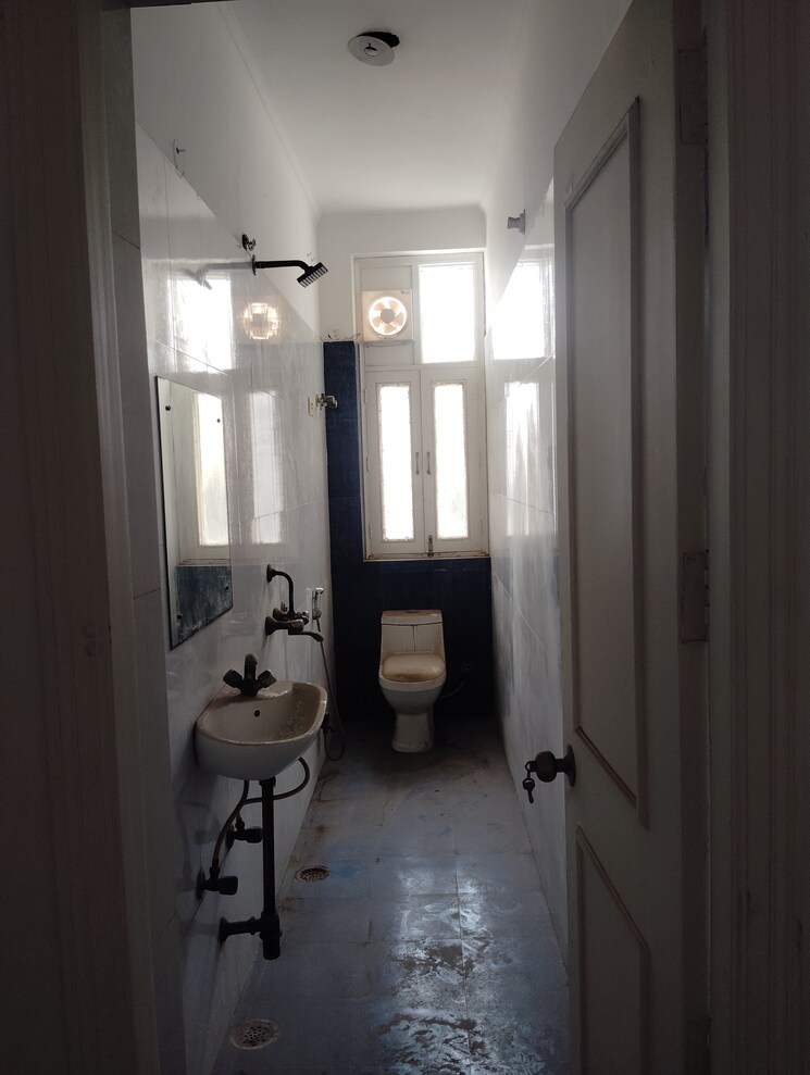 Bathroom, sector 48 3 Bedroom 1550 Sq.Ft. Independent House In Sector 48 Noida 8757324