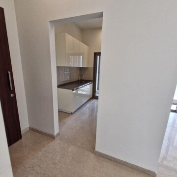 Room in 2 BHK Apartment at Piramal Mahalaxmi, Mahalaxmi – for Rent