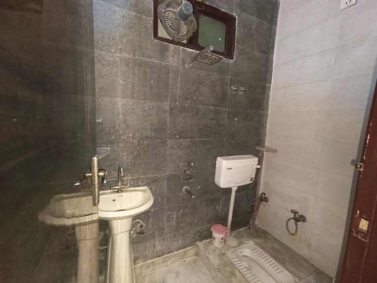 Bathroom, burari 3 Bedroom 810 Sq.Ft. Builder Floor In Burari Delhi 8757289