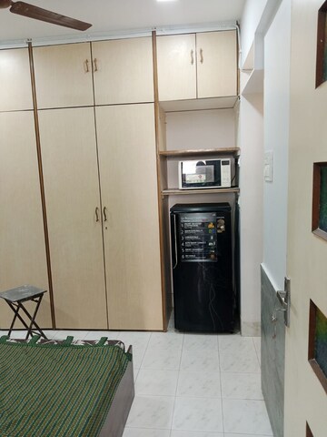 Bedroom in 1 BHK Apartment at Bandra West – for Rent