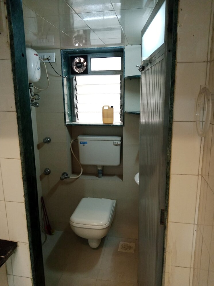 Bathroom, bandra west 1 Bedroom 550 Sq.Ft. Apartment In Bandra West Mumbai 8757303