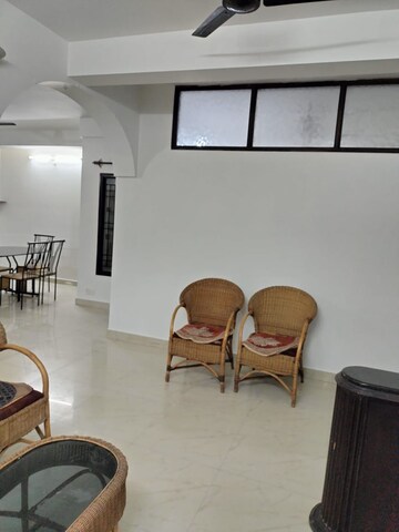 Furnished Amenities in 4 BHK Apartment at Sector 10 Dwarka – for Rent