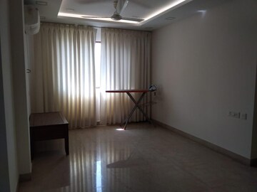 Room in 3 BHK Builder Floor at Defence Colony – for Rent