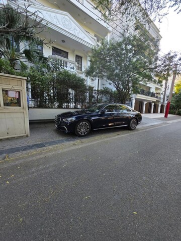 Parking in 3 BHK Builder Floor at Defence Colony – for Rent