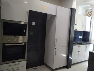 Furnished Amenities in 3 BHK Builder Floor at Defence Colony – for Rent