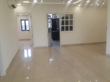 Room in 3 BHK Builder Floor at Defence Colony – for Rent