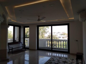 Room in 3 BHK Builder Floor at Defence Colony – for Rent