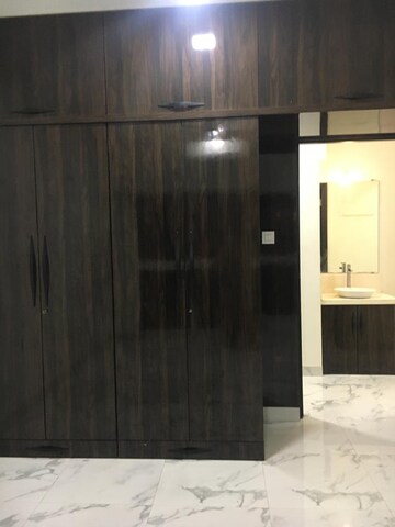 Furnished Amenities in 2 BHK Apartment at Raheja Ridgewood, Goregaon East – for Rent