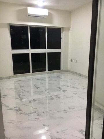 Room in 2 BHK Apartment at Raheja Ridgewood, Goregaon East – for Rent