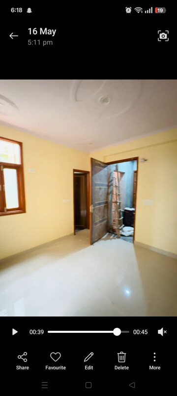 Room in 2 BHK Builder Floor at Mayur Vihar Phase 1 – for Rent