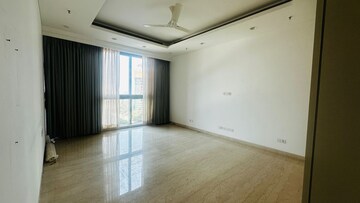 Room in 4 BHK Apartment at K Raheja Artesia, Worli – for Rent