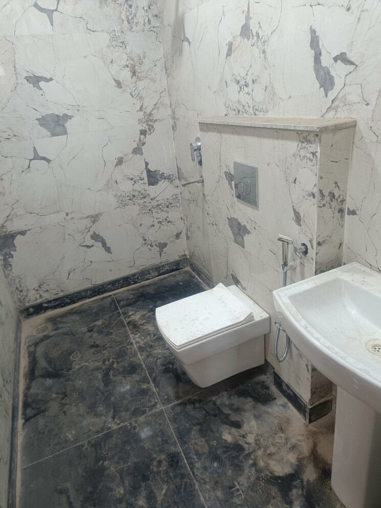 Bathroom, burari 2 Bedroom 80 Sq.Yd. Builder Floor In Burari Delhi 8757483