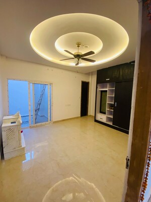 Room in 3 BHK Independent House at Sultanpur Road – for Sale