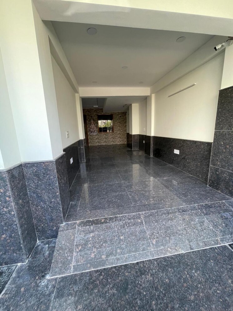  Parking, sector 105 6+ Bedroom 162 Sq.Mt. Independent House In Sector 105 Noida 8757482
