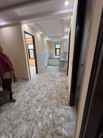 Parking in 3 BHK Builder Floor at Mayur Vihar Phase 1 – for Rent