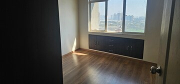 Room in 2.5 BHK Apartment at Raheja Shilas, Sector 109 – for Sale