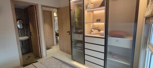 Room in 1 BHK Apartment at Kandivali East – for Sale