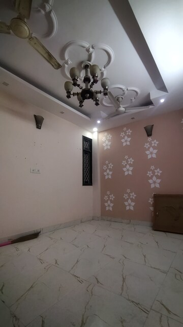 Room in 2 BHK Builder Floor at Govindpuri – for Rent