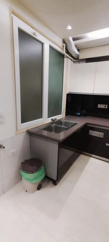 Team Area in 3 BHK Builder Floor at Defence Colony – for Rent