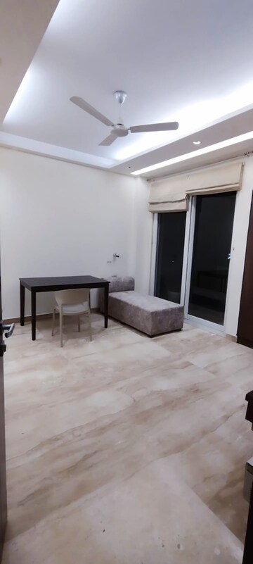 Room in 3 BHK Builder Floor at Defence Colony – for Rent