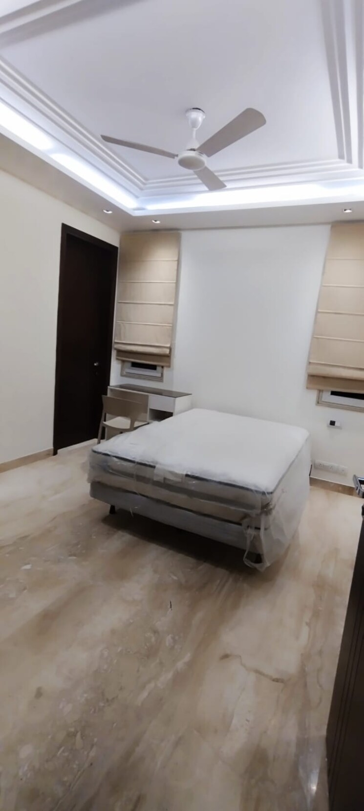 Bedroom, defence colony 3 Bedroom 210 Sq.Yd. Builder Floor In Defence Colony Delhi 8757613