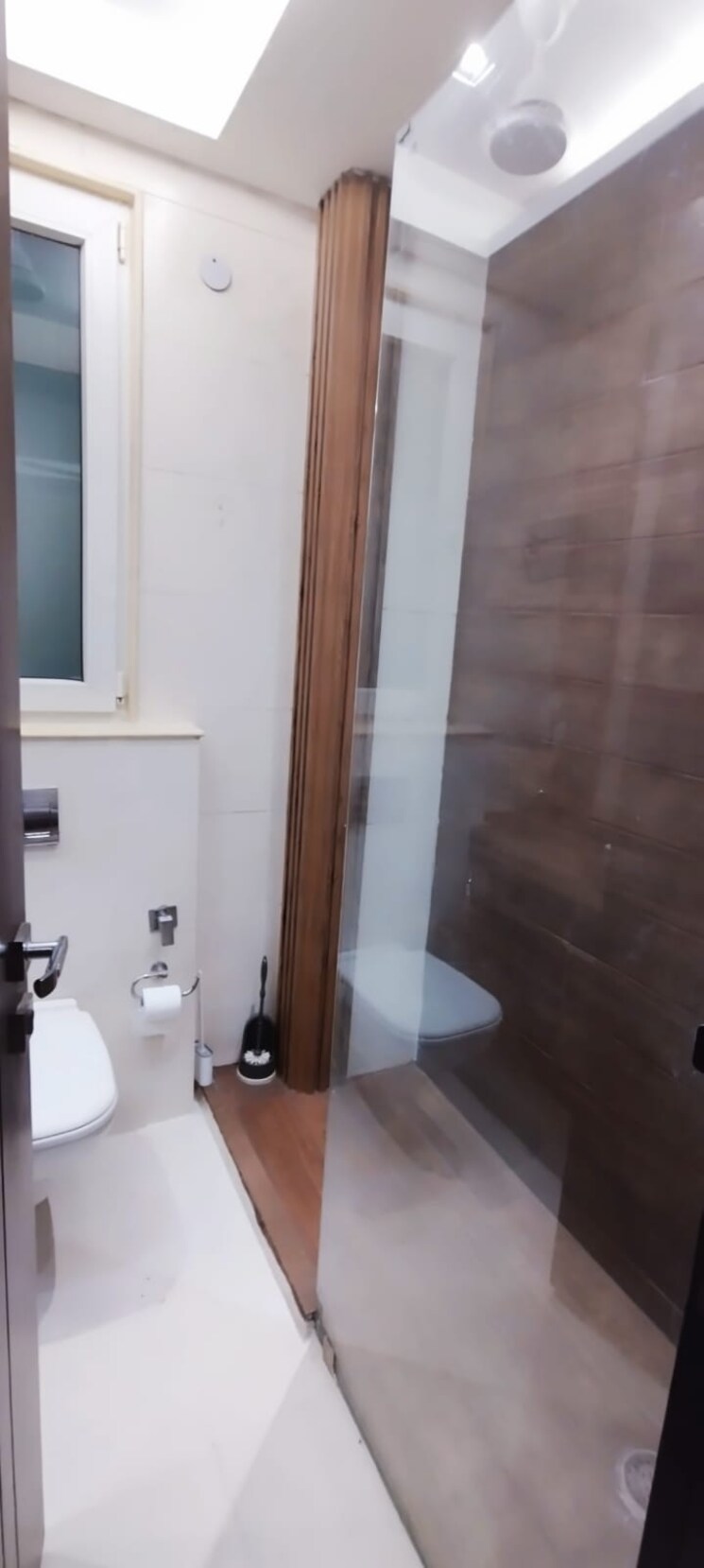 Bathroom, defence colony 3 Bedroom 210 Sq.Yd. Builder Floor In Defence Colony Delhi 8757613