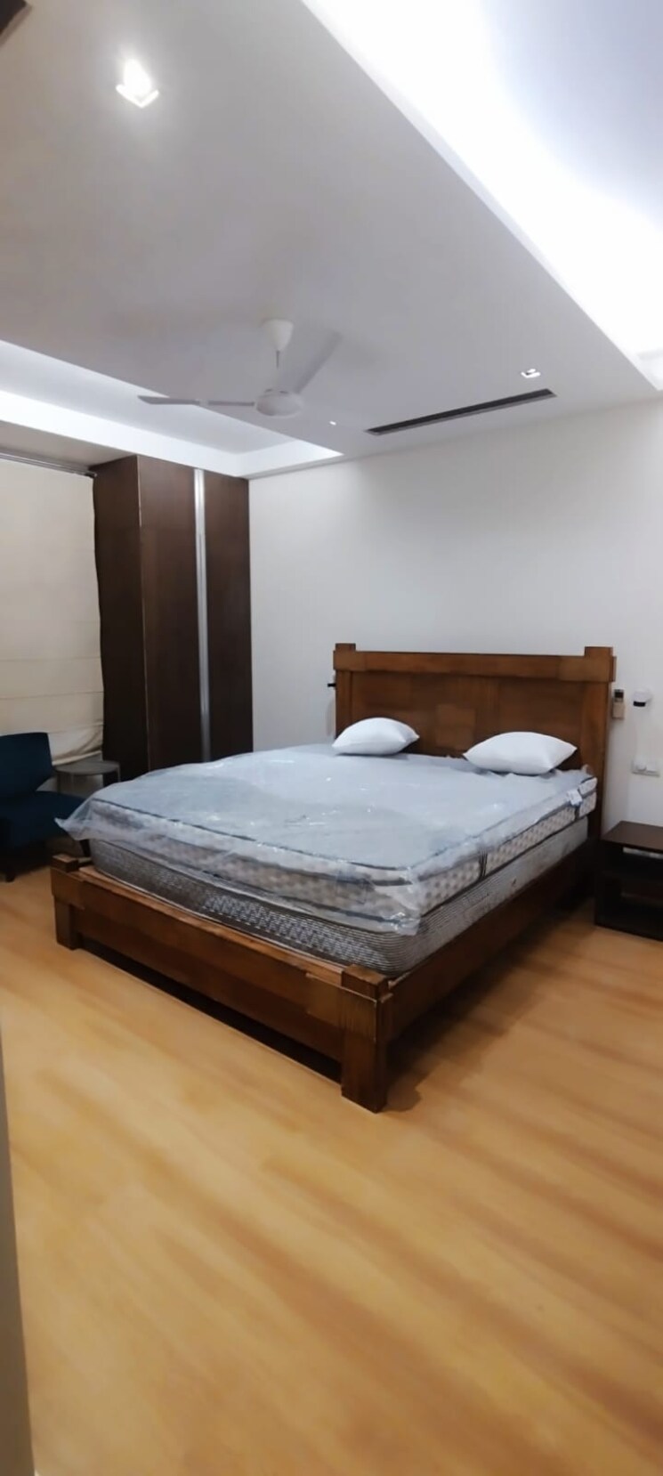 Bedroom, defence colony 3 Bedroom 210 Sq.Yd. Builder Floor In Defence Colony Delhi 8757613