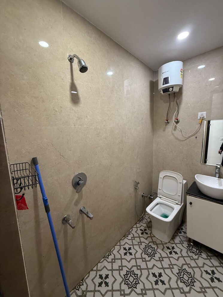 Bathroom, kalkaji 2.5 Bedroom 750 Sq.Ft. Builder Floor In Kalkaji Delhi 8757958