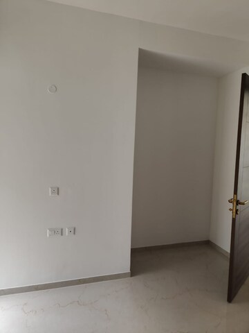 2 BHK Apartment For Rent in Jaypee Klassic Arcade, Sector 134