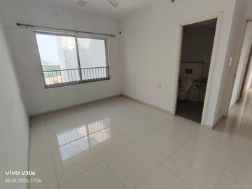Room in 3 BHK Apartment at Godrej Elements, Hinjewadi – for Rent