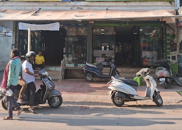  Showroom For Rent in Gomti Nagar